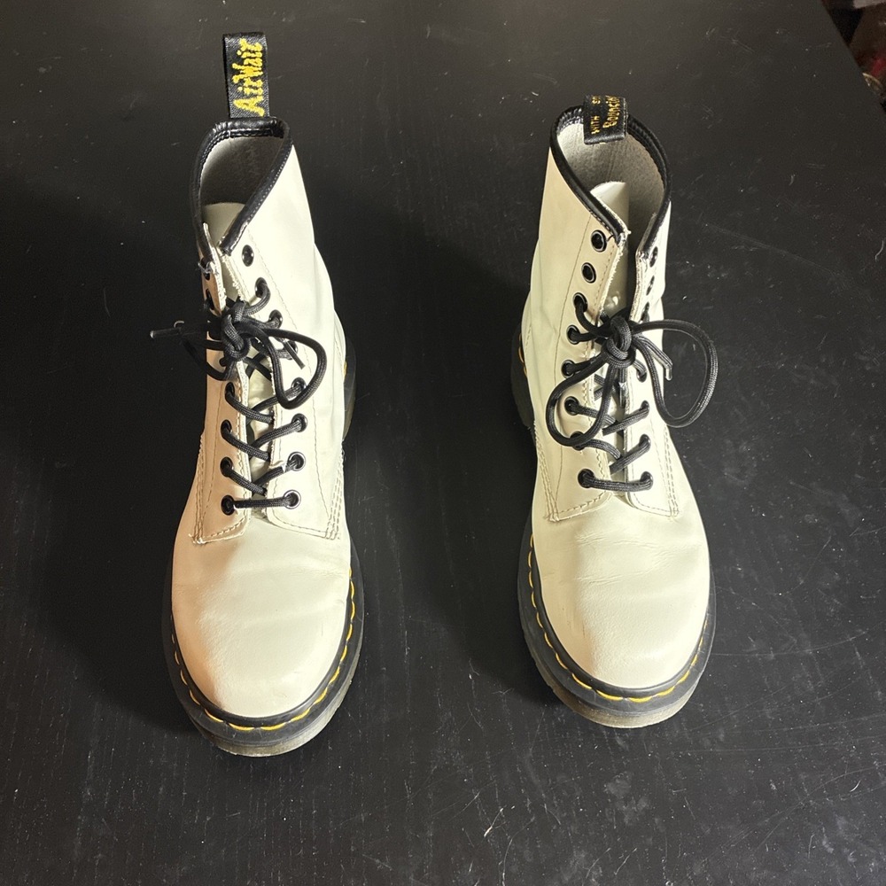 Dr. Martens 11821 Women's Size 8 White Leather Lace Up Combat Boots Grunge - Picture 1 of 9